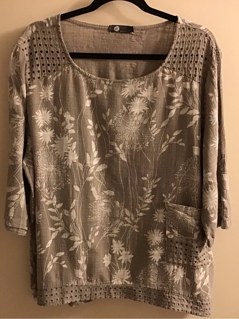 Women's Grey and white Floral Scoop-Neck Top